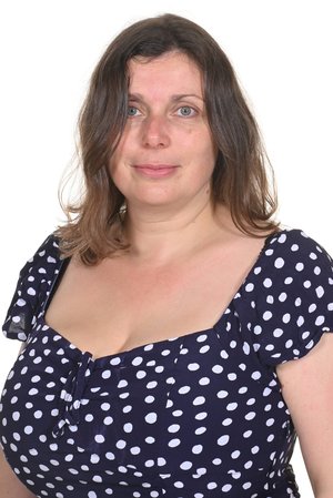 Angela Russell-headshot