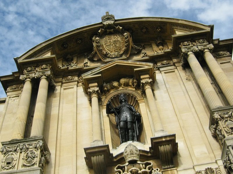 Statue of Kings Charles on the exterior of the Laudian Library